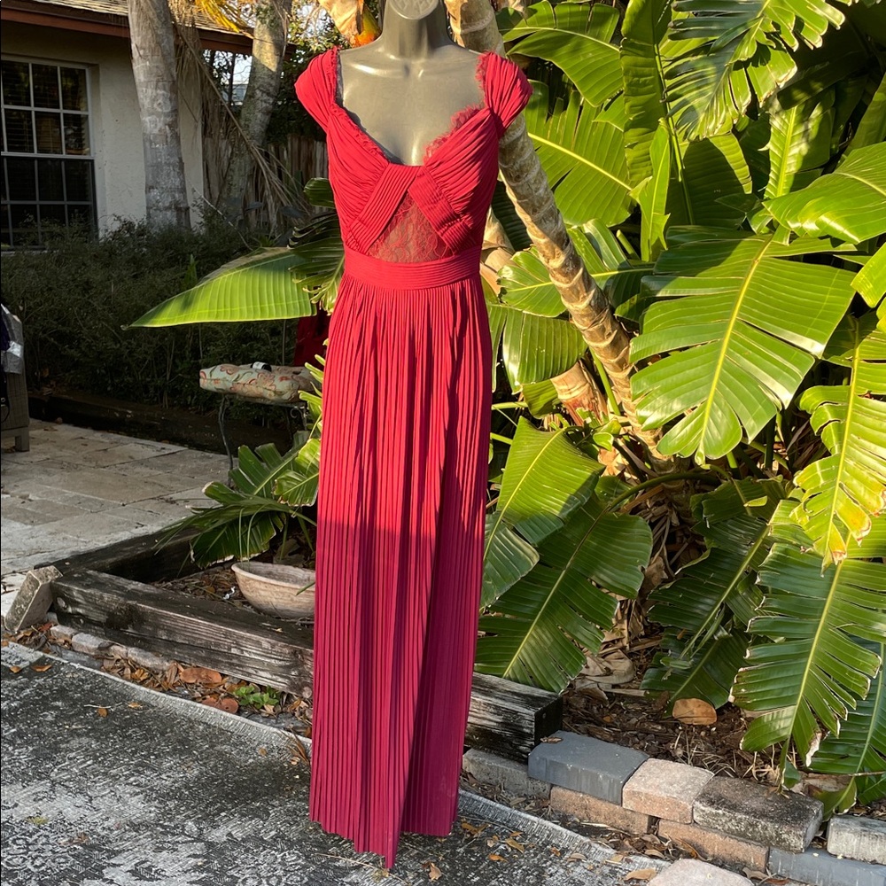 Lace trim and cut out, pleaded off the shoulder maxi dress